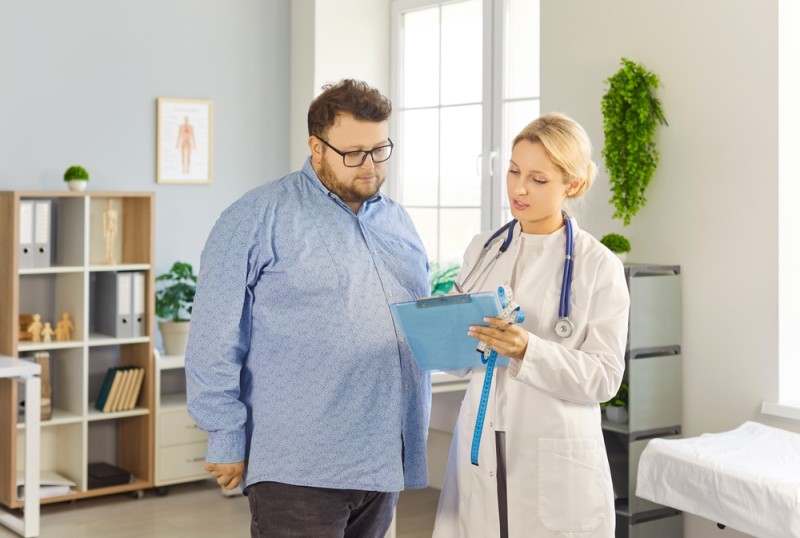 barbat supraponderal consultat de medic