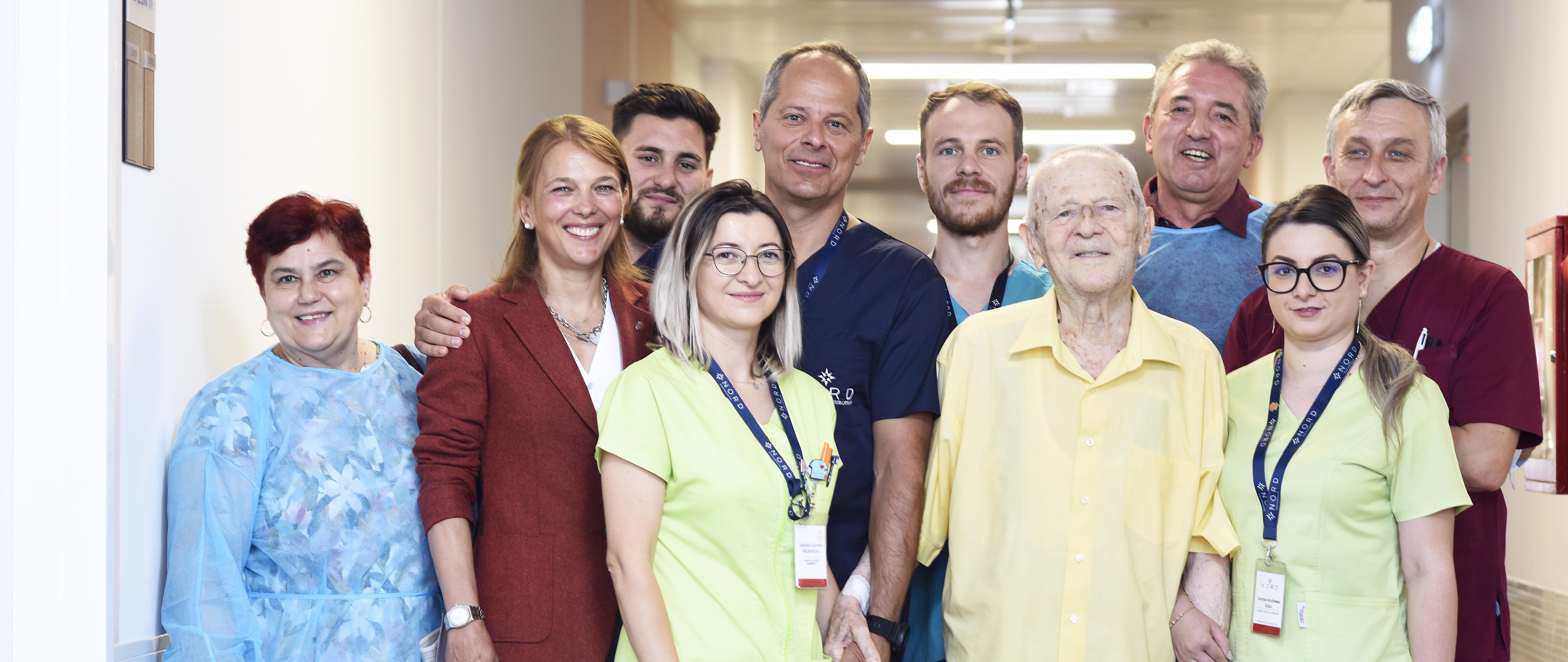 La aproape 95 de ani, ultimul supraviețuitor de la Auschwitz din București recâștigă mobilitatea printr-o intervenție minim invazivă realizată de dr. Ovidiu Palea la Spitalul Nord Pipera