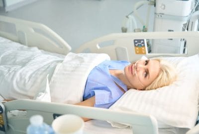 recuperare post-operatorie femeie tanara 