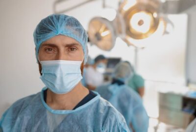 Lista completă a analizelor necesare înainte de o intervenție ortopedică medic chirurg echipat