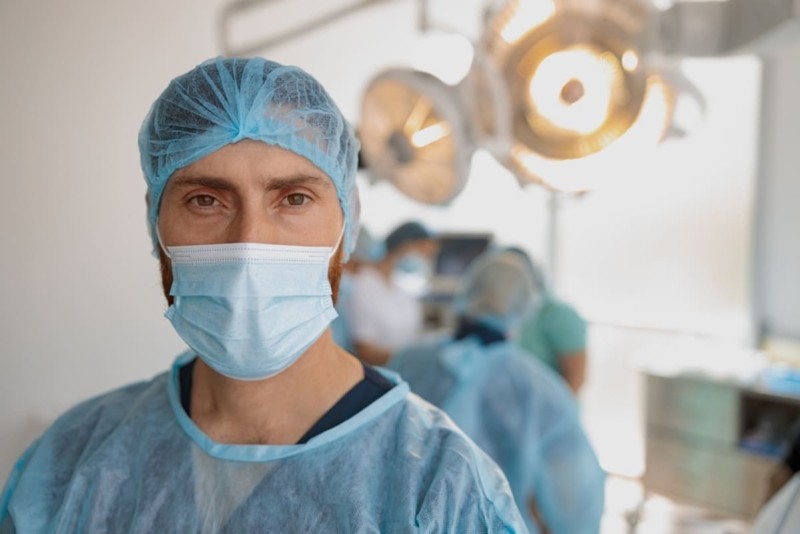 medic chirurg echipat 