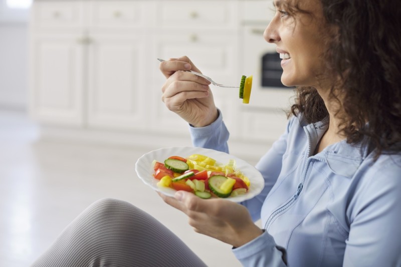 imagine cu text care prezinta beneficiile unei diete antiinflamatoare