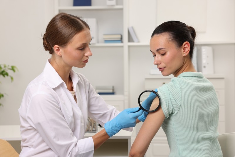 imagine reprezentand procesul de diagnosticare a carcinomului