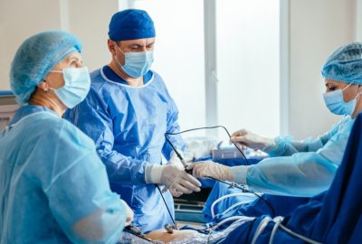 Chirurgia robotică în sfera ginecologică: când și de ce este recomandată? Imagine cu o interventie chirurgicala robotica in domeniul ginecologiei