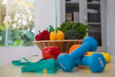 Regimul alimentar după o intervenție bariatrică: sfaturi și recomandări pentru o recuperare eficientă Stil de viață echilibrat care include o dietă sănătoasă