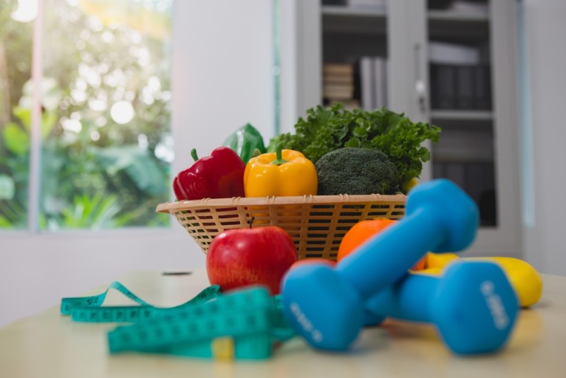 Stil de viață echilibrat care include o dietă sănătoasă