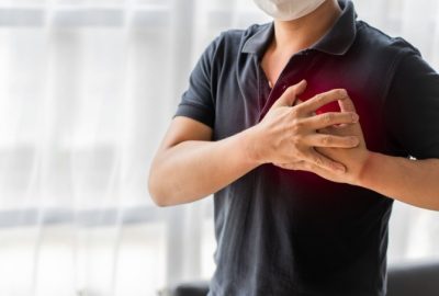 Sindrom coronarian acut: de la cauze la tratament – tot ce trebuie să știi Imagine cu un inima si un EKG, simbolizand sindromul coronarian acut